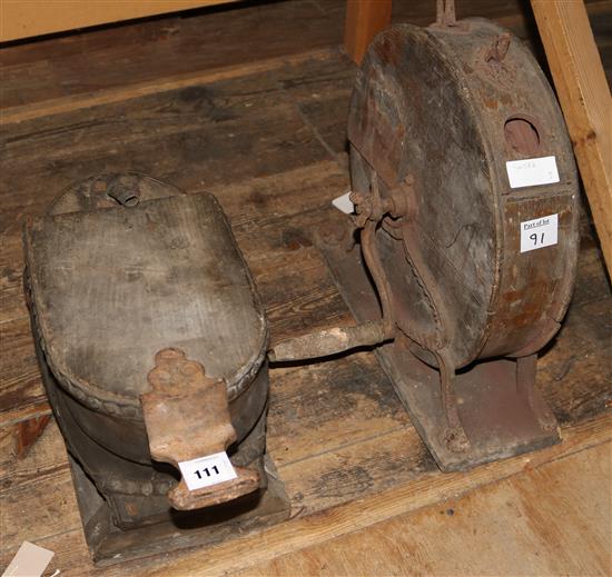 Knife sharpener & bellows(-)
